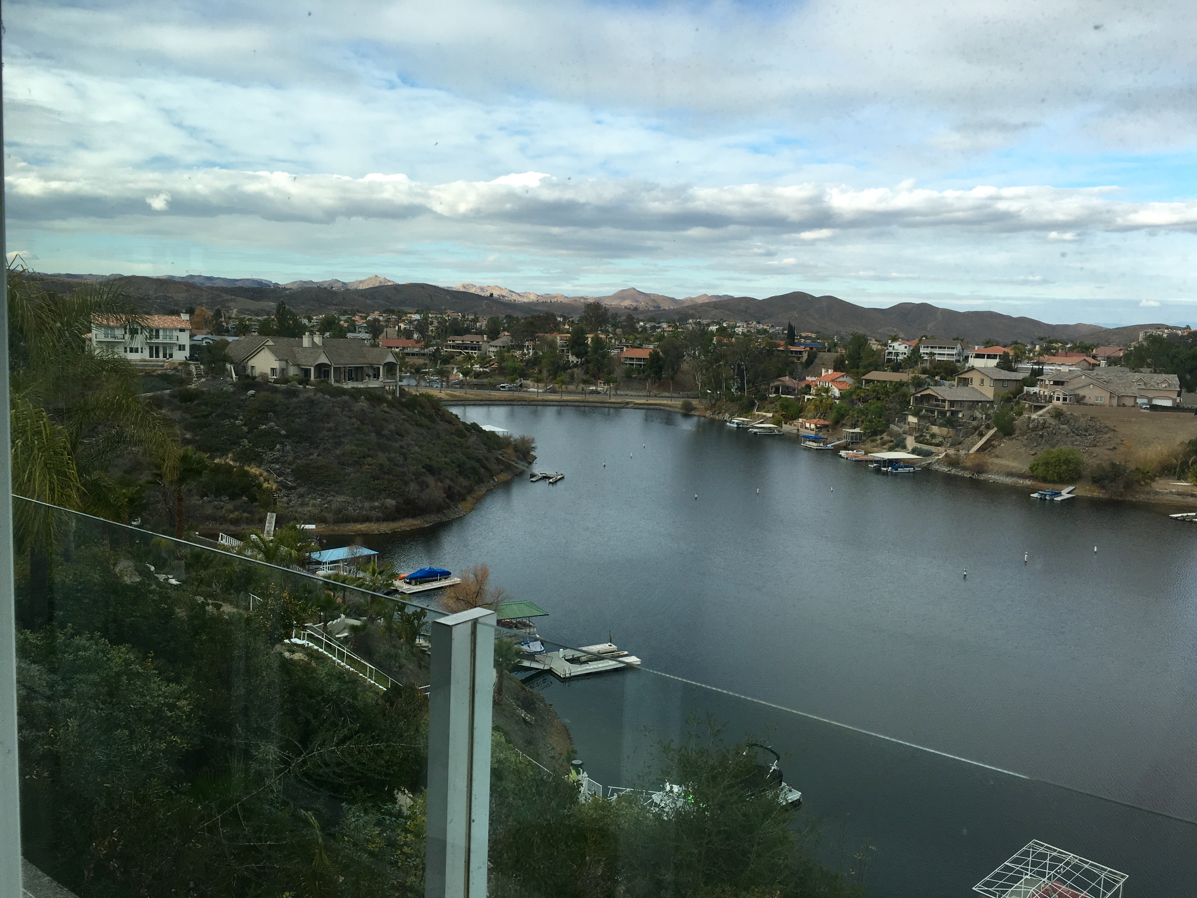 canyon-lake-mountains